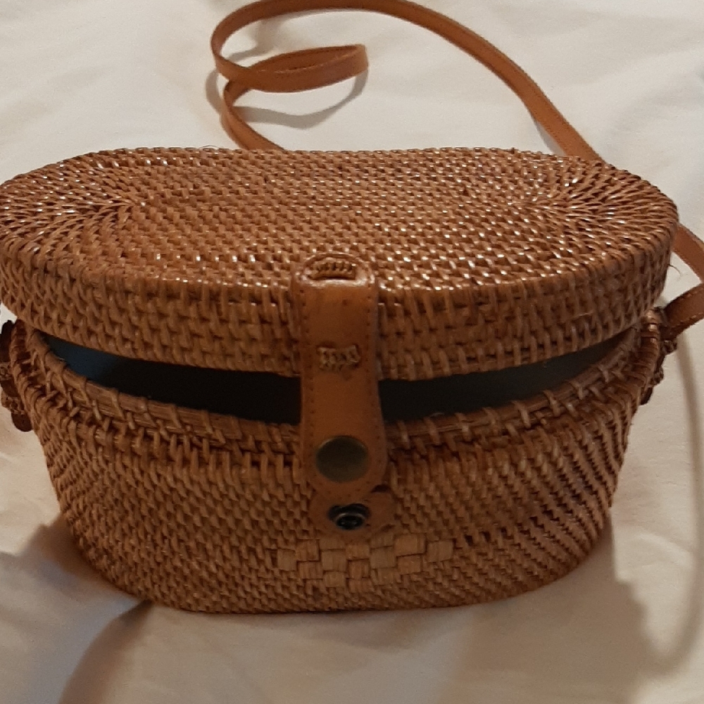 Elegant Tan Woven Crossbody Bag